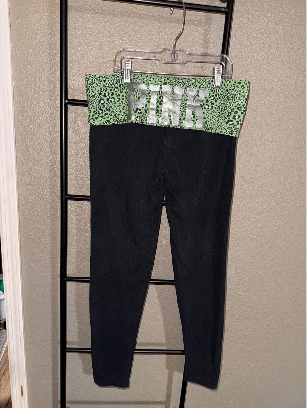 Victoria’s Secret PINK Black Foldover Yoga Leggings Green Leopard Waist M